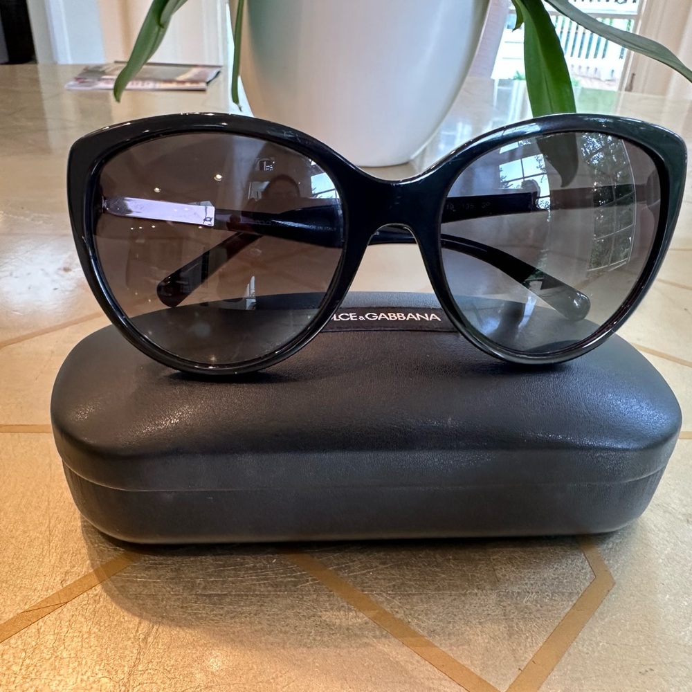 Dolce & Gabbana Black Cat-Eye Sunglasses Polarized Lenses (Like New)